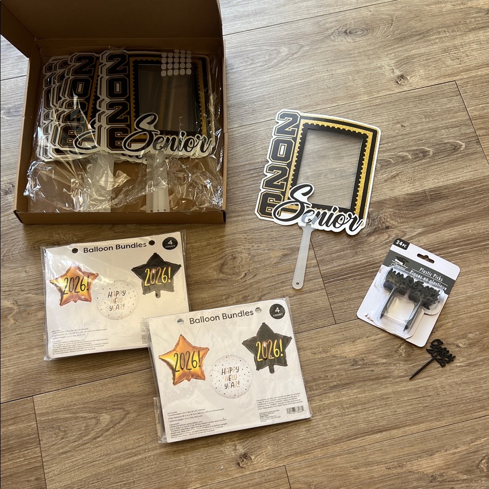 2026 Graduation Bundle(Balloons, photo fans, cupcake picks)